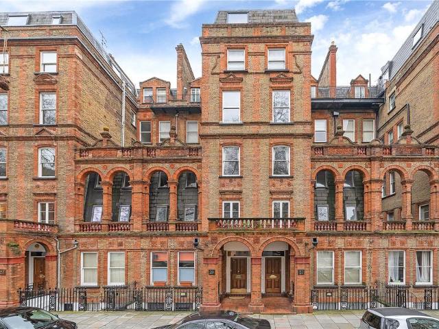 Flat for sale in South Kensington, Greater London