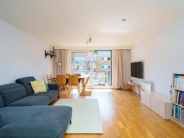 Flat for sale in Wandsworth, Greater London