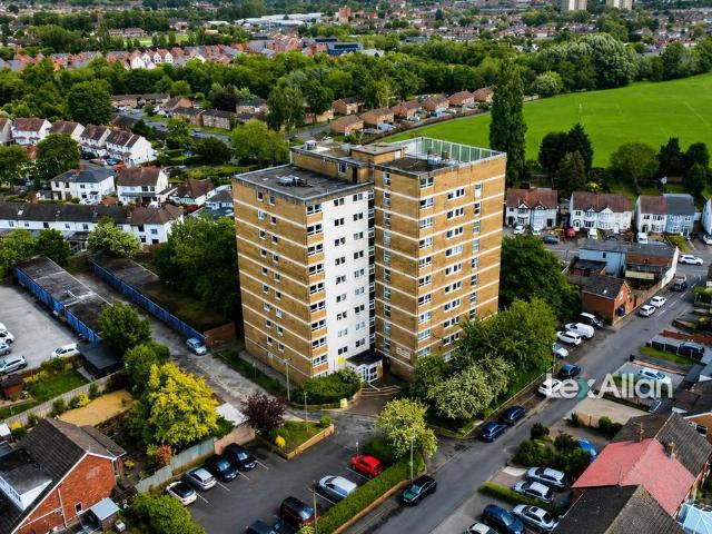 Flat for sale in Wollaston, Amblecote