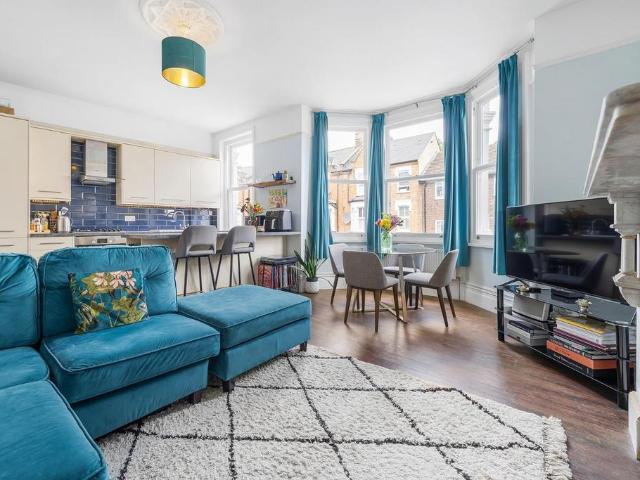 Flat for sale in London Borough of Lambeth, Greater London