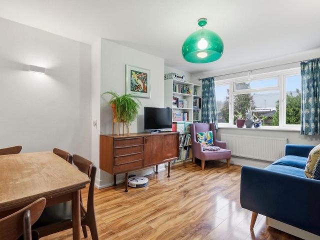 Flat for sale in London Borough of Bromley, Greater London