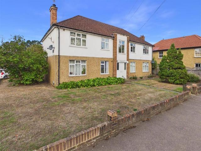 Flat for sale in Hersham, Elmbridge
