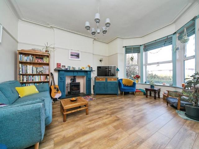 Flat for sale in Old Colwyn, Wales