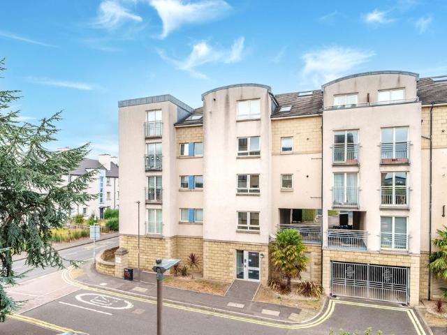 Flat for sale in East Pilton, Scotland