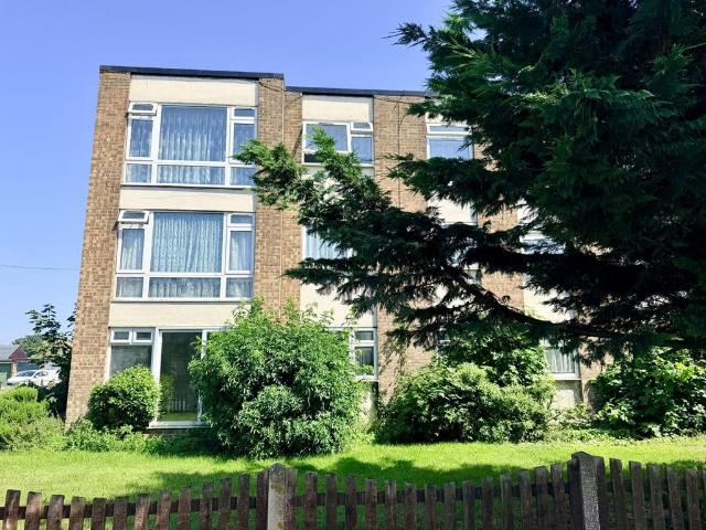 Flat for sale in Cliftonville West, Acol