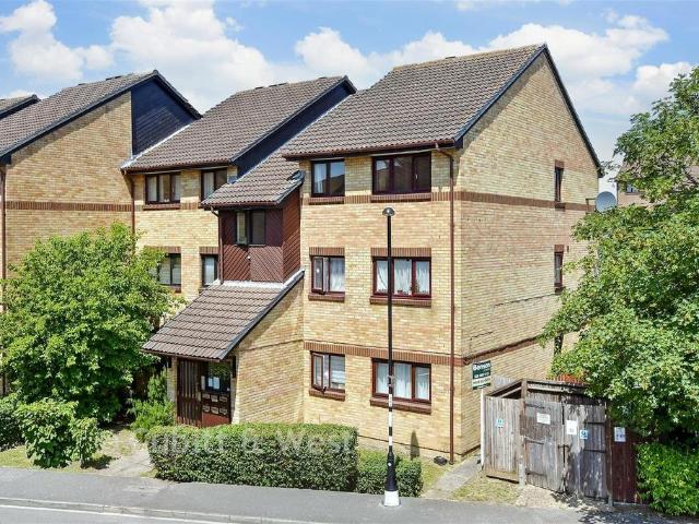Flat for sale in London Borough of Croydon, Addiscombe