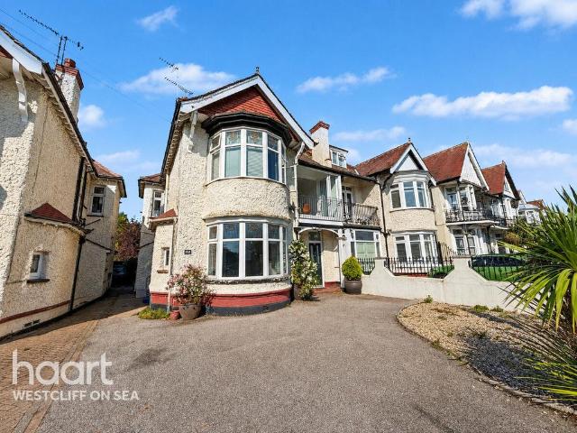 Flat for sale in Alton Barnes, Essex