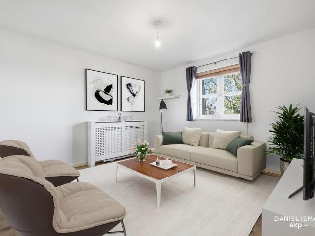 Flat for sale in Langdon Hills, Essex
