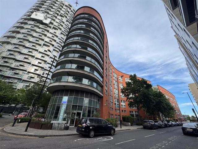 Flat for sale in Blackwall, Greater London