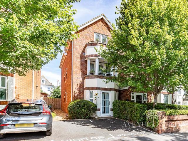 Flat for sale in Boscombe, Bournemouth