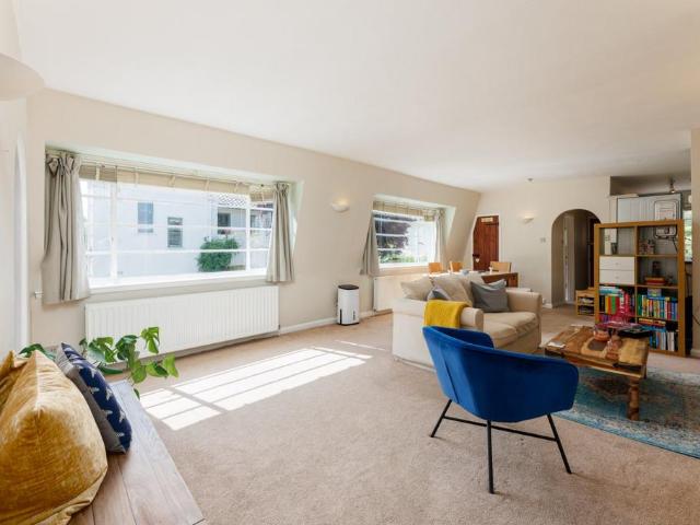 Flat for sale in Putney, Greater London