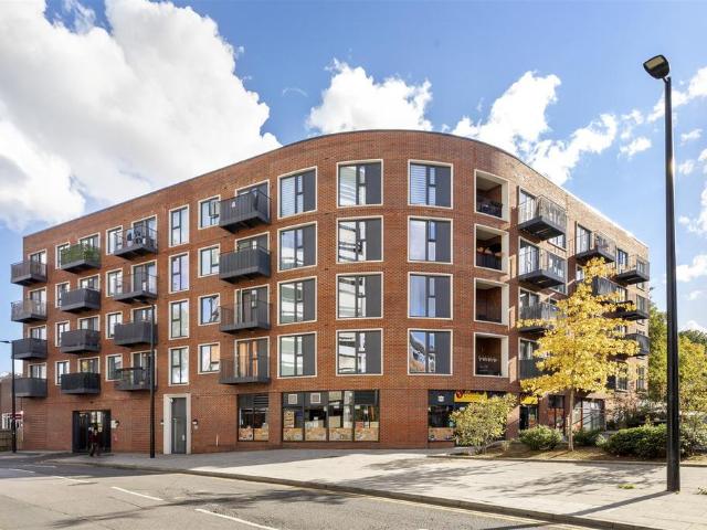 Flat for sale in High Wycombe Community Board, High Wycombe