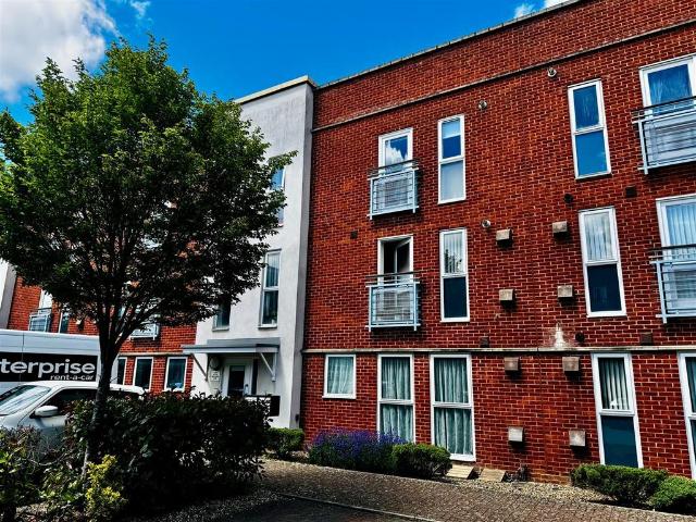 Flat for sale in Maidenhall, Key Street