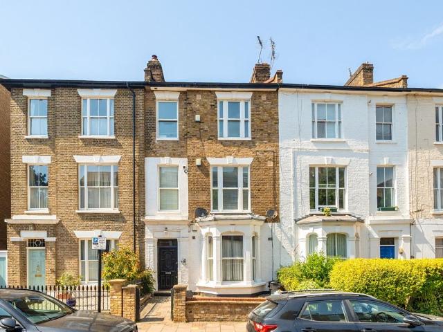 Flat for sale in Archway, Greater London