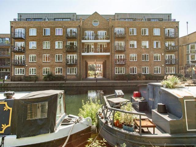 Flat for sale in Old Ford, Bow