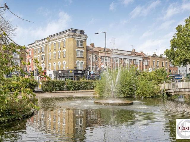 Flat for sale in Shacklewell, Greater London