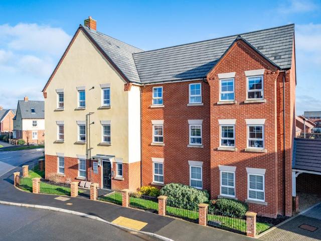 Flat for sale in Kingsbrook, Buckinghamshire