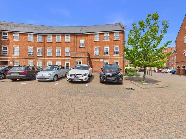 Flat for sale in Walton, Aylesbury