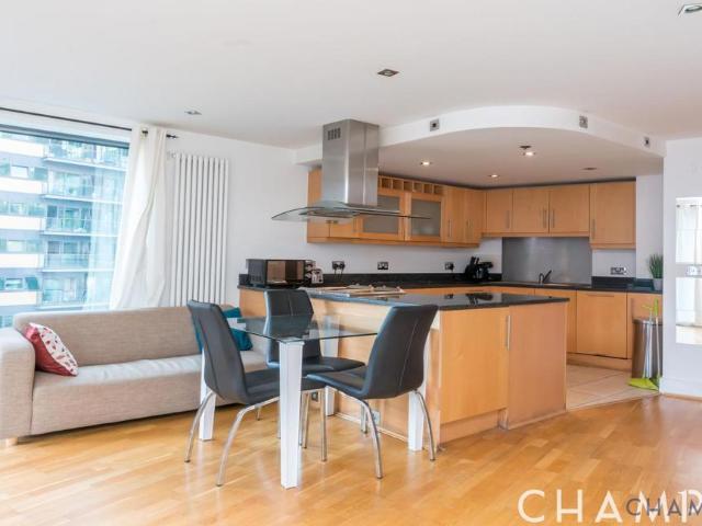 Flat for sale in Isle Of Dogs, Greater London