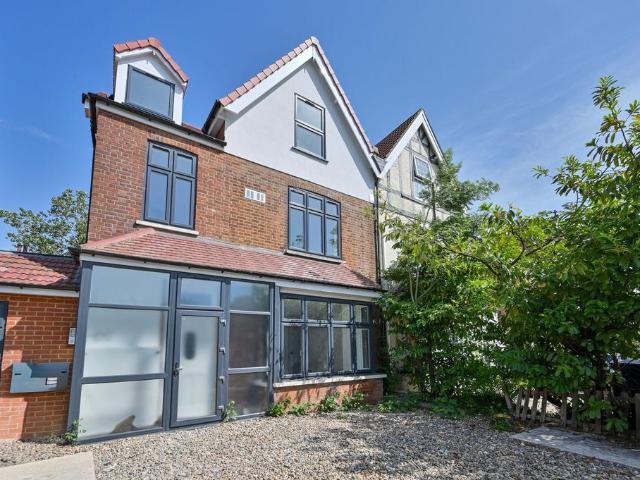 Flat for sale in Kenton, Greater London