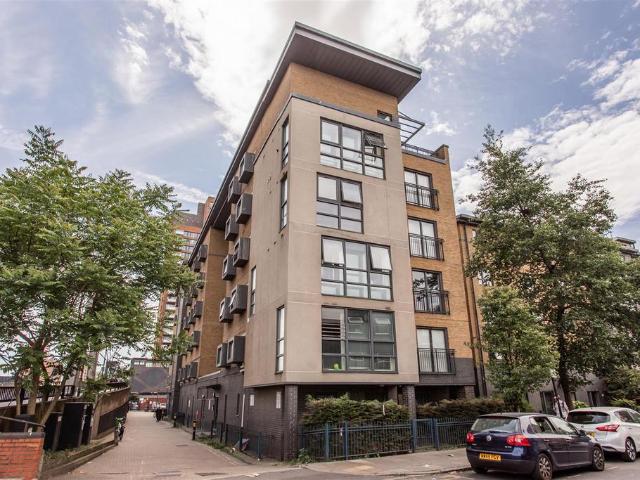 Flat for sale in Bromley-by-Bow, Bow