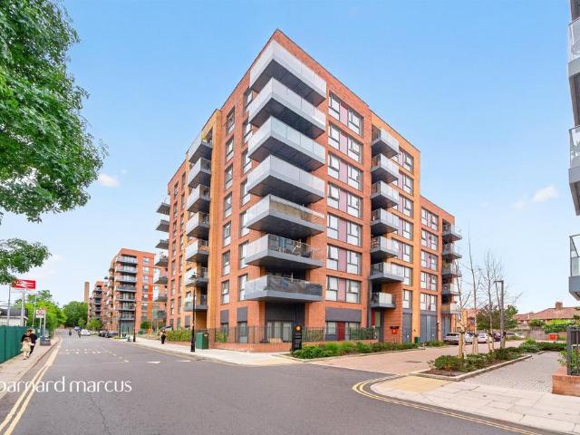 Flat for sale in London Borough of Ealing, Hanwell