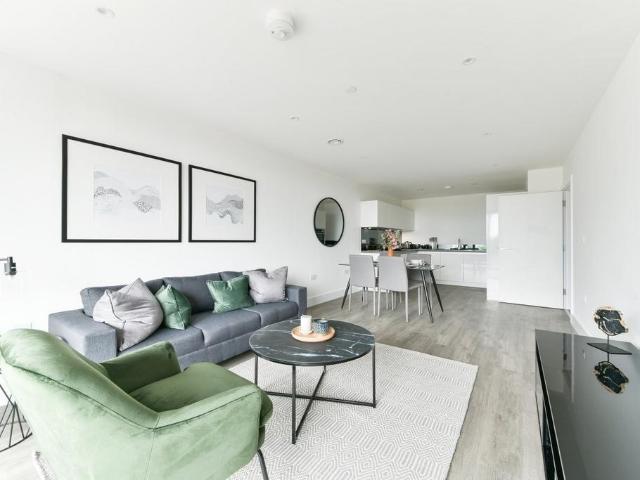 Flat for sale in Birch Green, Lower Halliford