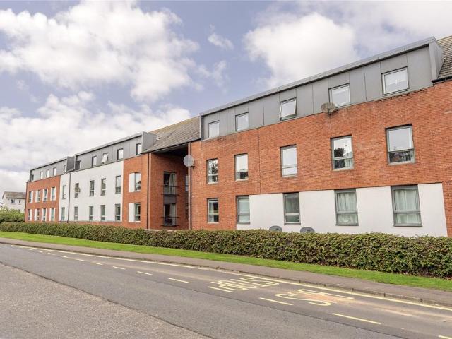 Flat for sale in Silverknowes, Scotland