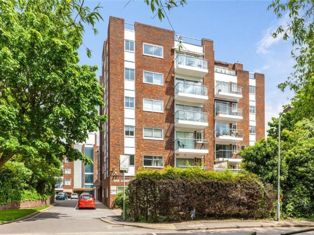 Flat for sale in Little Stanmore, Greater London