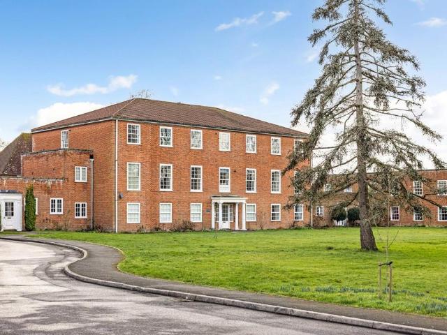 Flat for sale in Salisbury, Wiltshire