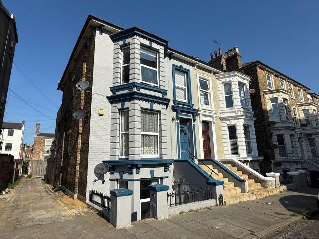 Flat for sale in Cliftonville West, Acol