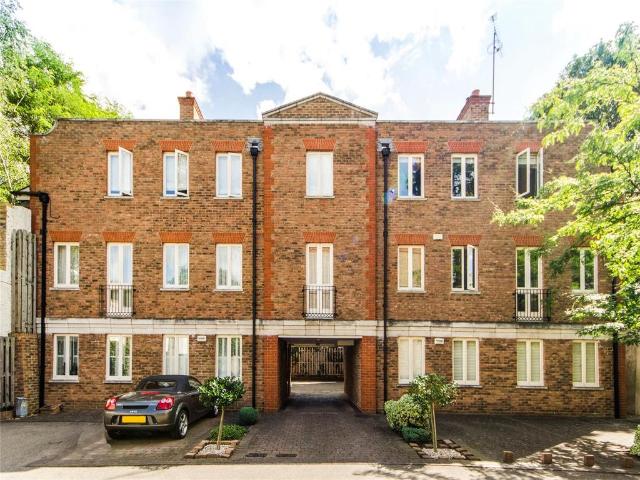 Flat for sale in St Margarets, Greater London