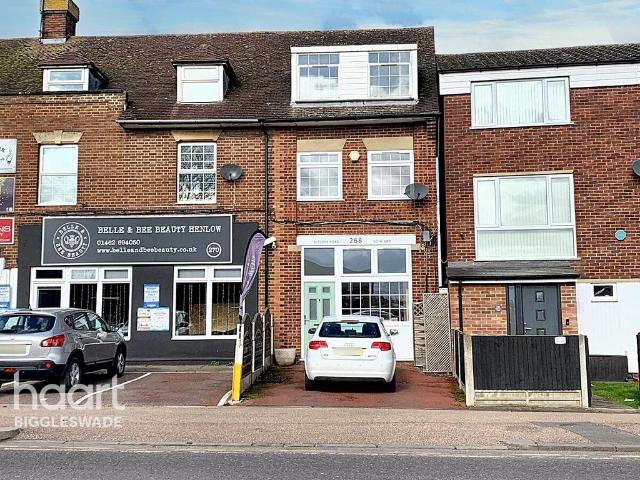 Flat for sale in Henlow, Bedfordshire