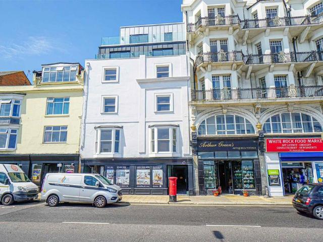 Flat for sale in Bohemia, Guestling Green