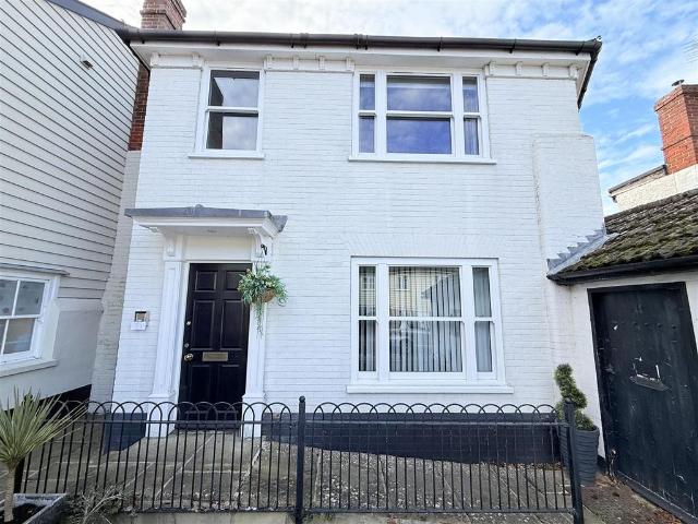 Flat for sale in Chedburgh, Suffolk