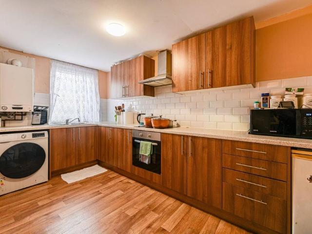 Flat for sale in London Borough of Lewisham, New Cross