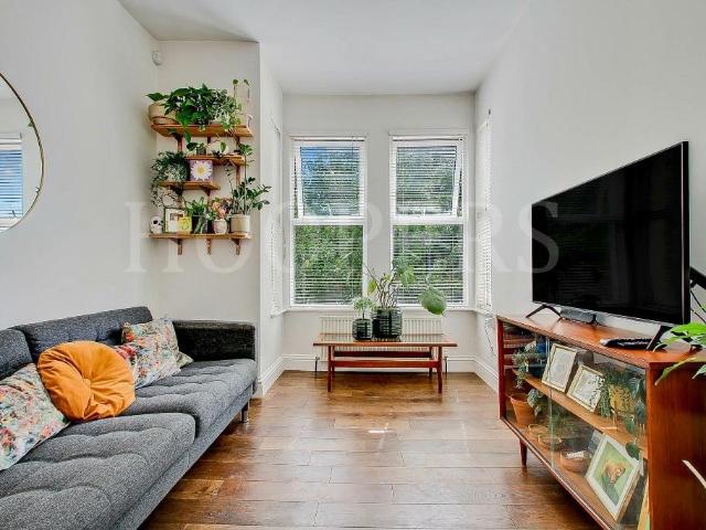 Flat for sale in Harlesden, Greater London