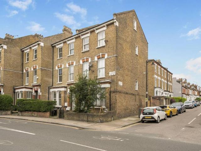 Flat for sale in Archway, Greater London