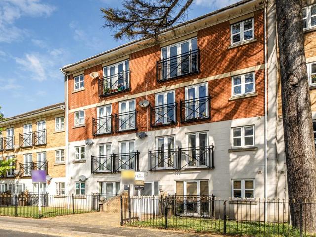 Flat for sale in The Polygon, Isle Of Man