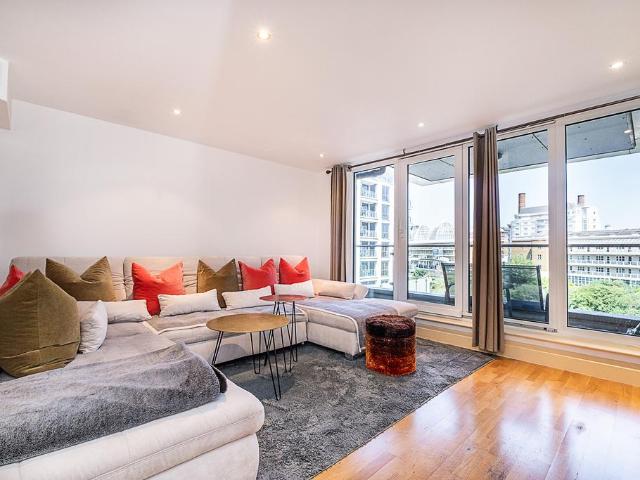 Flat for sale in Imperial Wharf, Greater London