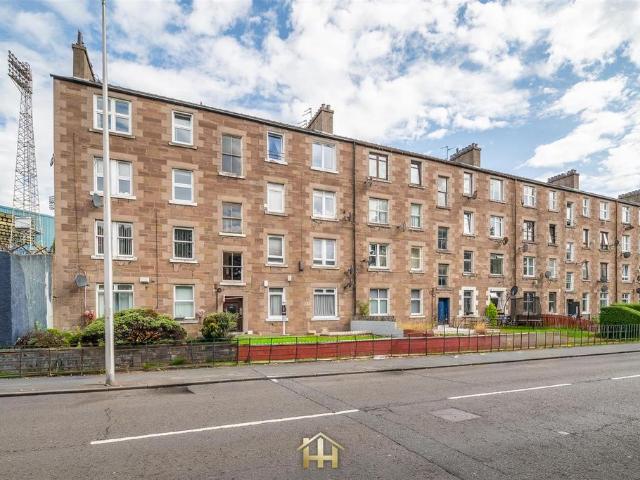 Flat for sale in Hilltown, Scotland