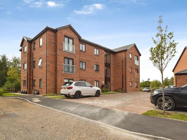 Flat for sale in Droylsden, Tameside