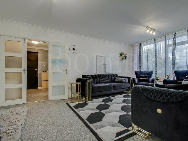 Flat for sale in Dollis Hill, Greater London