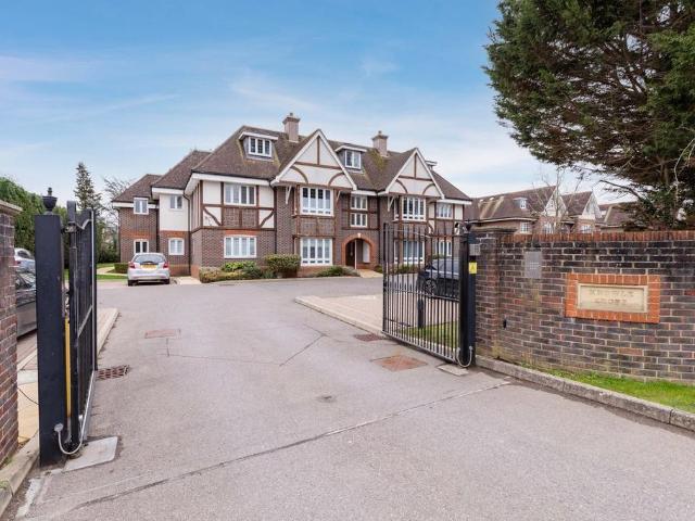Flat for sale in Bray Wick, Maidenhead
