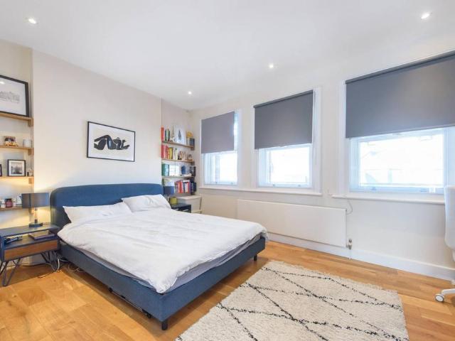 Flat for sale in Belsize Park, Greater London