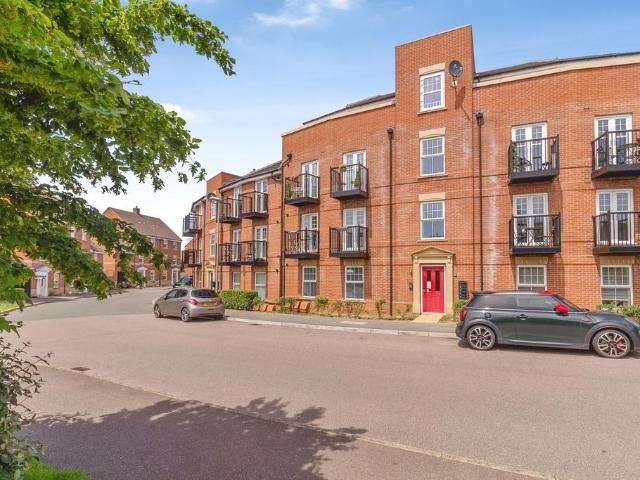 Flat for sale in Milton Keynes