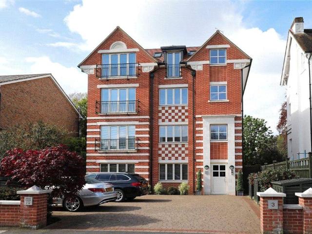 Flat for sale in London Borough of Merton, Raynes Park