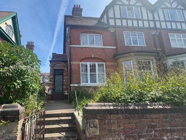 Flat for sale in South Cliff, Kepwick