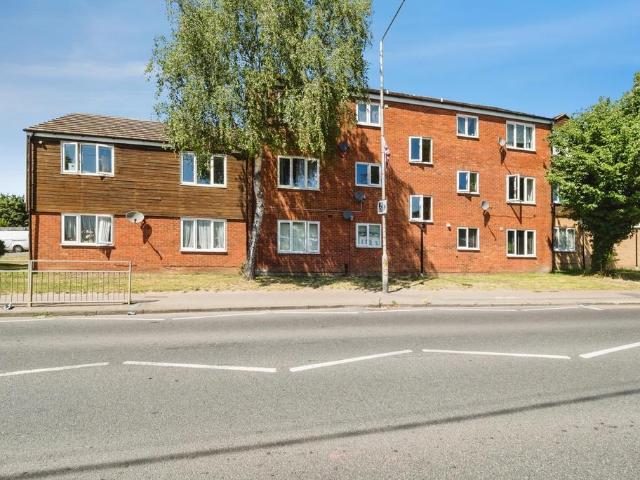 Flat for sale in South Ockendon, Essex