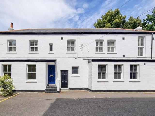 Flat for sale in Petersham, Greater London